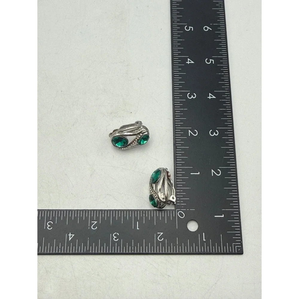 Vintage Emerald Green Crystal Clip On Earrings Silver Tone Rhinestone Accents